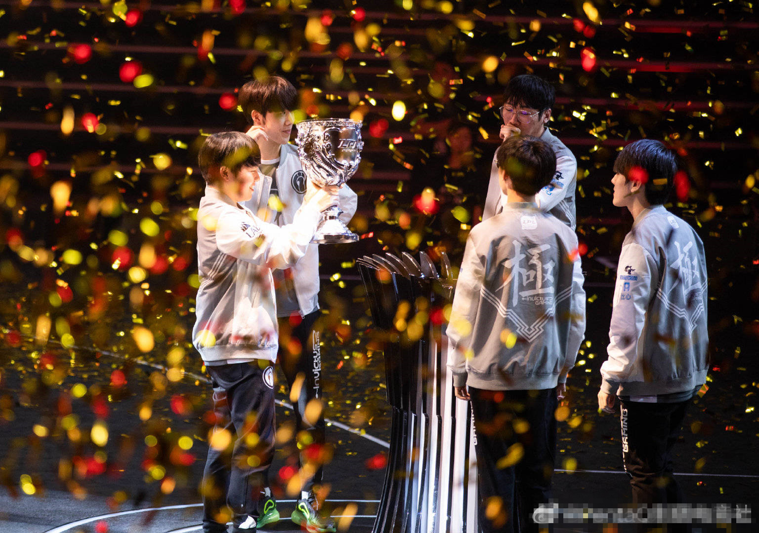 官方网站登录界面-TheShy在雄鹿比赛中夺冠，领先优势明显引发热议！-官方网站登录界面